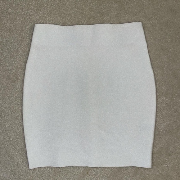 Solid White Bodycon Skirt - Picture 2 of 3